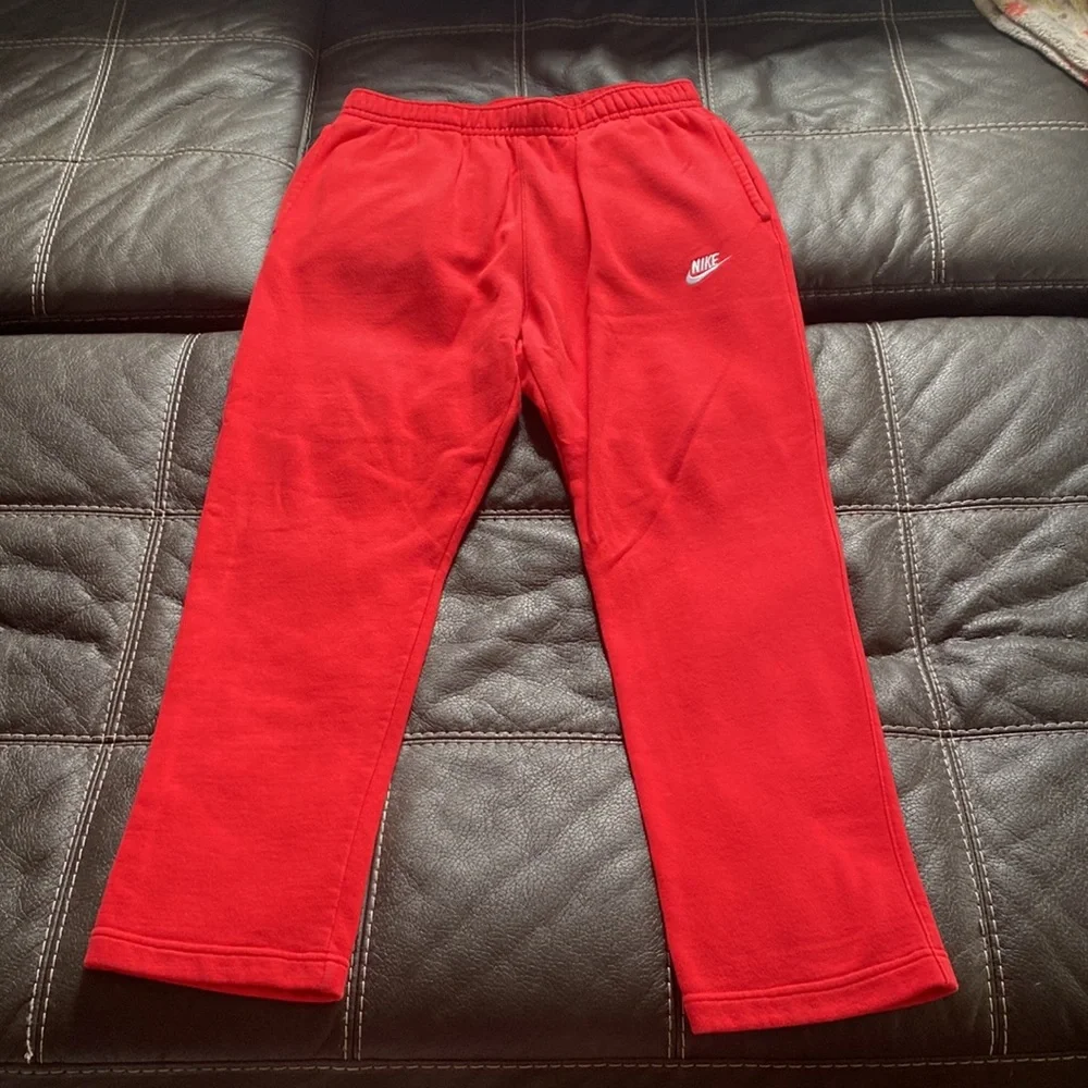 Nike Men’s Red Club Fleece Sweatpants - Picture 2 of 8